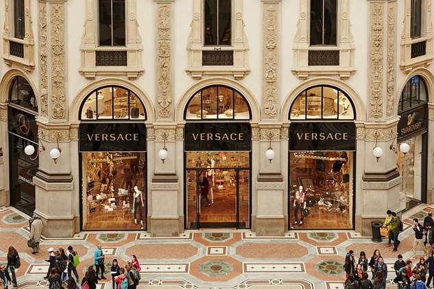 Модный дом Versace сменит владельца