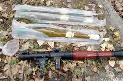 У Рубіжному чоловік розгулював містом з мішком зброї