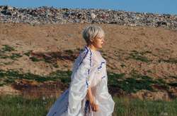 Принцесса на мусорной свалке: Onuka презентовала необычный клип