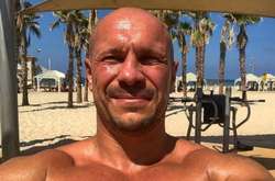 Когда глух и нем: Кива показал, как нужно запихивать в себя еду