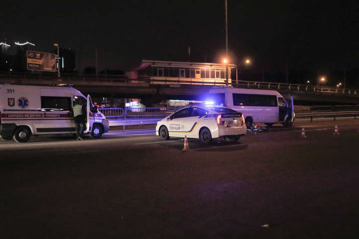 Смертельна ДТП на Столичному шосе: мікроавтобус збив жінку (відео)