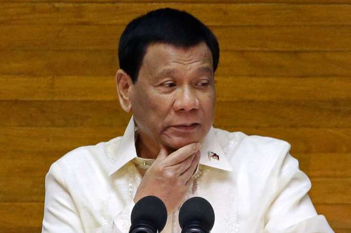 Рейтинг підтримки одіозного президента Філіппін зменшився 