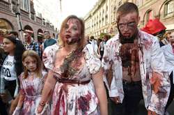 Зомби захватили французский город Страсбург. Яркие фото с шествия живых мертвецов