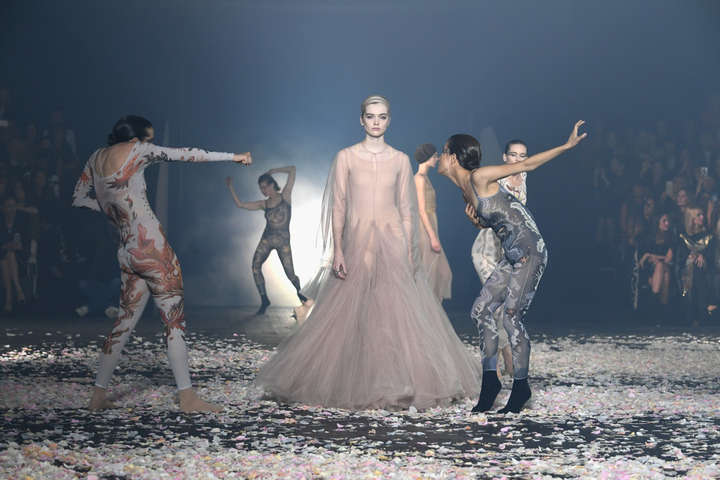 Christian Dior весна-лето 2019 - Сила танца: Впечатляющие снимки с показа Christian Dior весна-лето 2019
