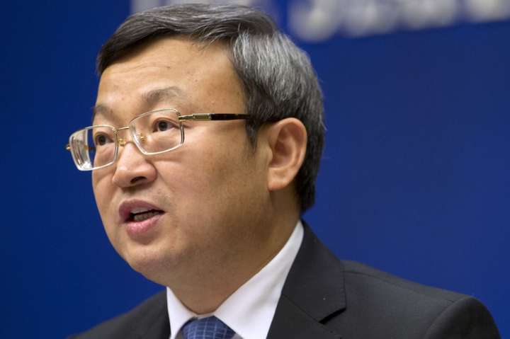 Китай сравнил американские пошлины с «приставленным к горлу ножом»