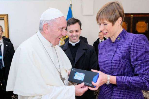 Папа Римський Франциск отримав е-посвідчення резидента Естонії