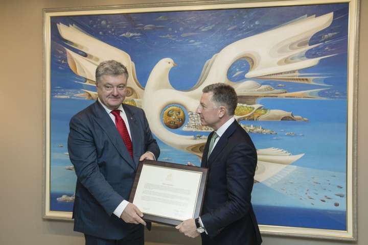 Волкер вручив Порошенку копію Декларації щодо невизнання анексії Криму