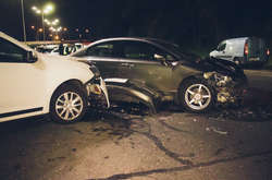 У Civic і Renault Logan сильно пошкоджені передні частини