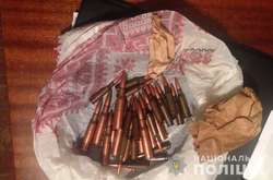Під час обшуку у крадія виявили поліетиленовий пакет з 29 набоями