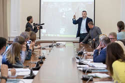 Мер Києва Віталій Кличко провів зустріч із представниками забудовника, громадськими активістами, керівниками профільних департаментів КМДА та поліції