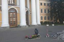 Біля Жовтневого палацу з’явився новий пам’ятник герою Небесної сотні