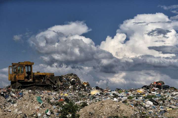 Київрада відклала закриття сміттєзвалища у Підгірцях