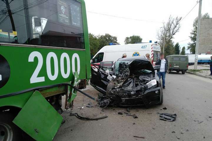 Внаслідок ДТП з маршруткою у Харкові постраждали шестеро людей