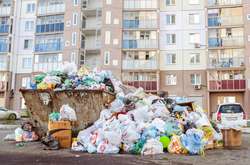  Свалка в одном из дворов Челябинска, 24 сентября 2018 года 