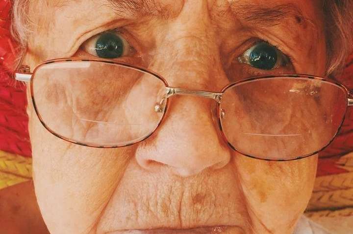 В Одесі 88-річну бабусю прив'язали до батареї і погрожували відрізати їй пальці