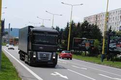  Фото: СМЕ 
 Водій вантажівки Renault Magnum загинув під колесами іншої фури  