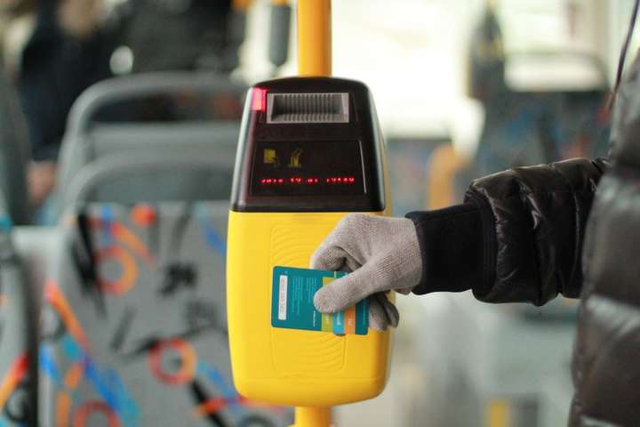 У Києві в найближчі тижні презентують електронний квиток на автобус, тролейбус і трамвай 