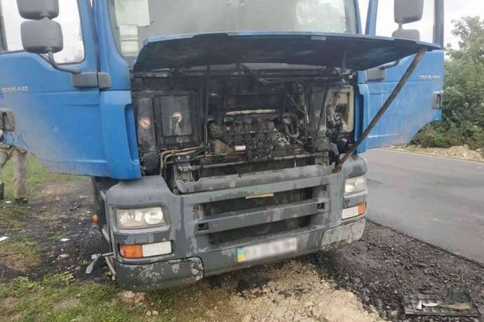 На Вінниччині під час руху загорілася вантажівка