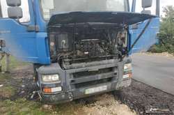 На Вінниччині під час руху загорілася вантажівка