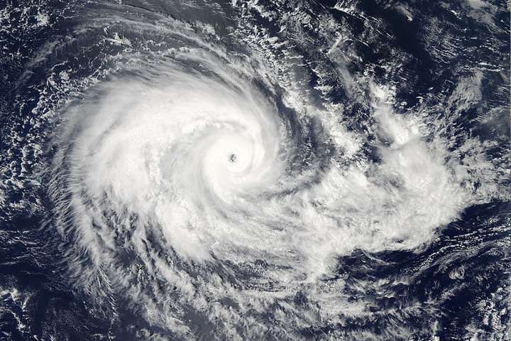 В Тихом океане усилился ураган «Роса»