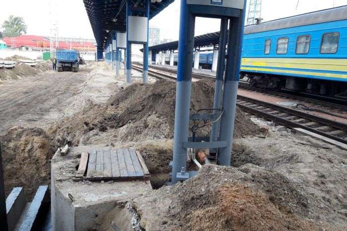 На залізничному вокзалі будують платформу для потягів до «Борисполя»
