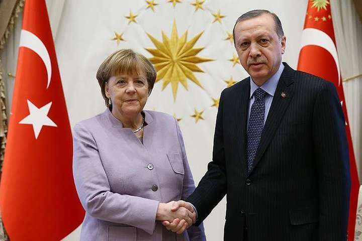 Меркель анонсувала сирійський саміт лідерів чотирьох країн