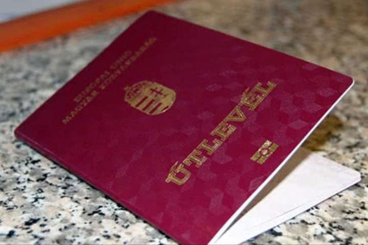 Прокуратура порушила справу про держзраду за фактом видачі угорських паспортів на Закарпатті 