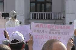 «Я хочу дихати». Екологічна ситуація у Маріуполі вивела на вулиці людей