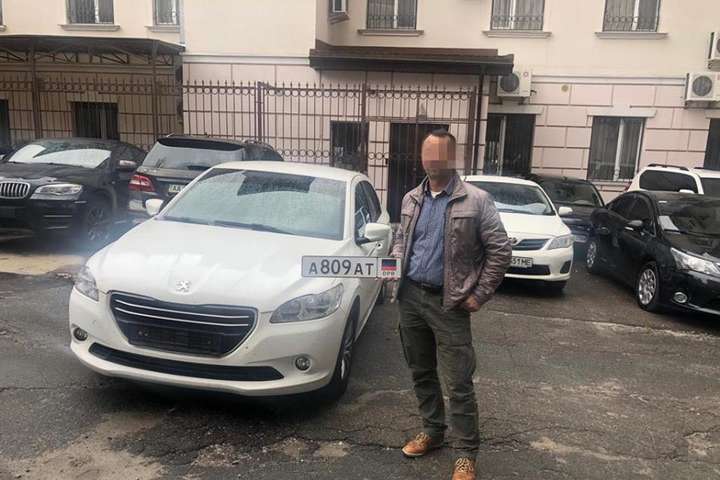 У Києві СБУ затримала автомобіль із номерами «ДНР»