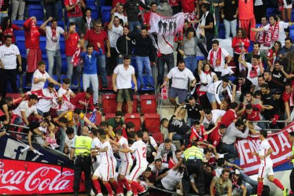 В Іспанії обрушилася трибуна з футбольними фанатами: є постраждалі