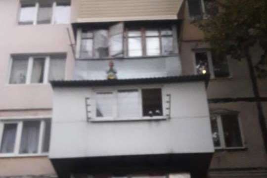 В Одесі трирічний малюк ледь не впав з балкона (фотофакт)