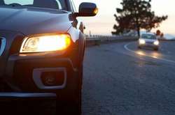 Поліція нагадала водіям, що з 1 жовтня фари мають горіти і вдень