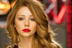 Тина Кароль оголила плечи и сравнила себя с Магдалиной (фото)