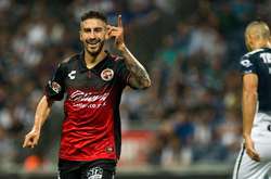 У Мексиці калюжа допомогла футболісту забити гол (відео)