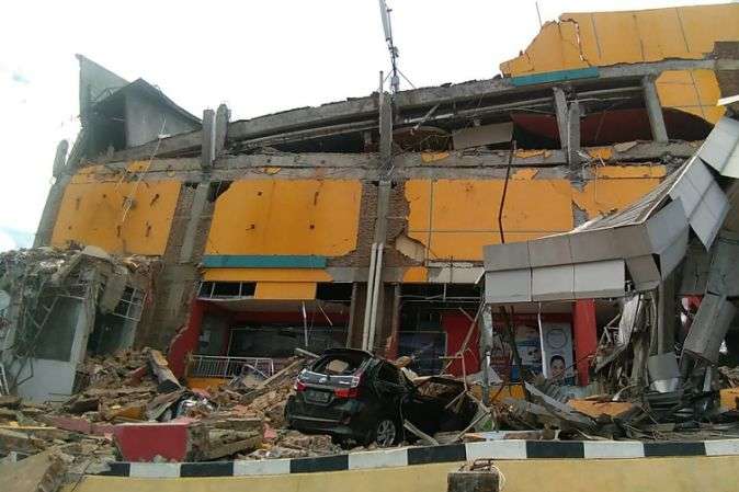 В Індонезії авіадиспетчер загинув, рятуючи літак під час землетрусу