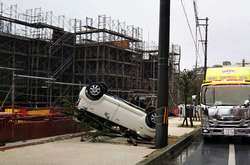 Тайфун у Японії: двоє людей загинули, понад 100 постраждали 