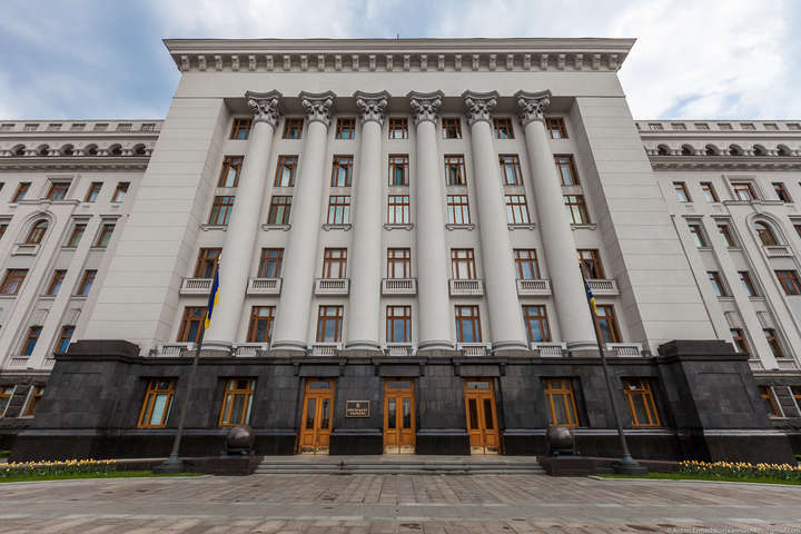 На замену двух лифтов в Администрации президента потратят почти 4 млн грн
