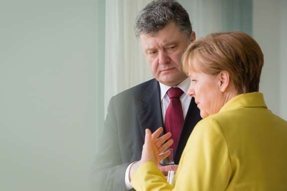 Порошенко обговорив з Меркель її майбутній візит до Києва 