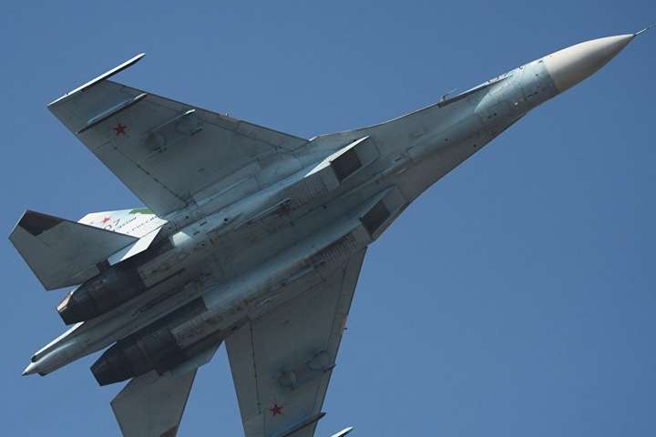 Російський Су-27 пролетів біля українських кораблів: опубліковано відео