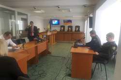 Адвокат Януковича виступає в суді з промовою вже 27 годин 