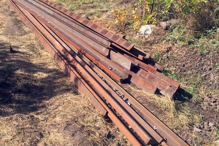 На Донеччині зловмисники викрали майже кілометр залізничних рейок