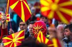 Столтенберг і Туск закликали Македонію до «руху вперед»