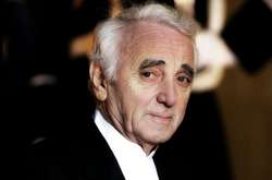 В Парижі у пам'ять про Азнавура підсвітили Ейфелеву вежу (відео)