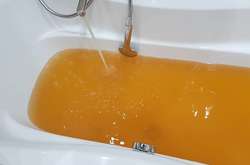 У будинках на Троєщині та Оболоні з кранів потече брудна вода