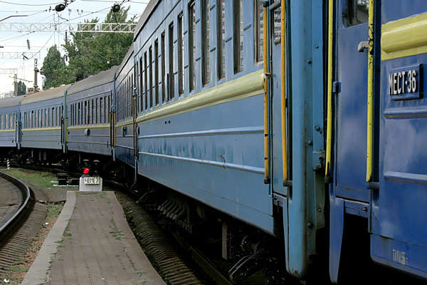 Поїзд Лисичанськ-Харків тепер ходитиме ще й до Дніпра