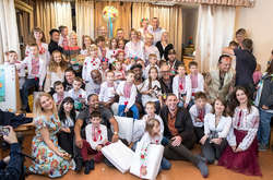 Кличко із легендами світового боксу завітали до центру допомоги дітям