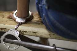 У Києві двоє жінок тримали у підвалі дівчину, яку запідозрили у крадіжці 