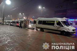 Вночі у Сумах 30 хуліганів порізали колеса на 15 маршрутках
