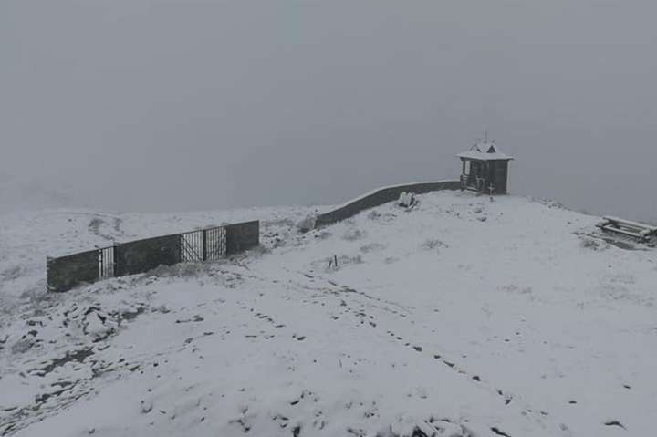 У Карпатах сьогодні зранку випав сніг 