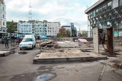 На Подолі велика чистка: біля Житнього ринку зносять кіоски (відео)